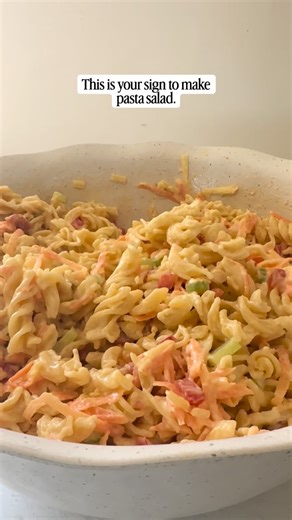 Easy creamy pasta salad 🥗 This is one of those old-school salads I grew up with and still make all the time. You’ll need: • 500g spiral pasta, cooked and cooled • Spring onions, capsicum, carrot and celery, chopped • 1 cup grated cheese • 250g bacon, cooked and chopped • A little parsley if you like For the dressing: • 330g Praise coleslaw dressing • 1/3 cup sour cream • 1/4 cup whole egg mayo How to make it: Mix everything together in a big bowl until nice and creamy. That’s it. Easy, crowd-pl