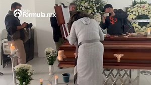 2.8M views · 27K reactions | Una historia que duele. Se acababa de casar . Iba a presentar a su esposa con su familia. Lamentablemente no lo logró  porque murió en el descarrilamiento del Tren Interoceánico. Así despiden al periodista oaxaqueño Israel Gallegos, quien murió durante el accidente. Video: Israel Aldave | Radio Fórmula | Facebook