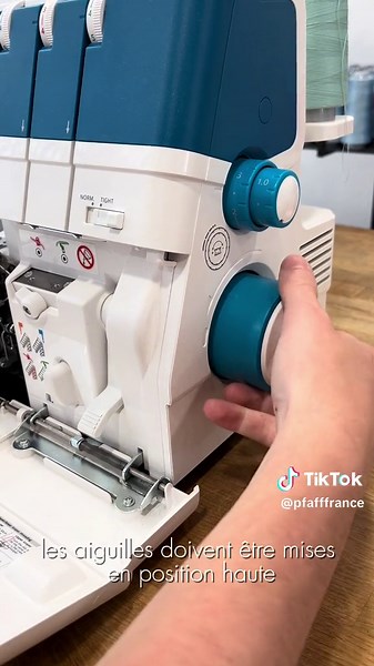 Enfilage Automatique de la Surjeteuse PFAFF