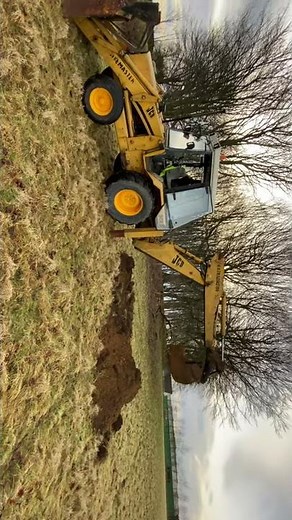 1985 jcb 3cx digging