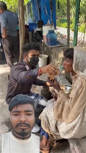 Maa sa payar karo please 🥲 Emotional video #shorts #youtubeshorts #helping #happy