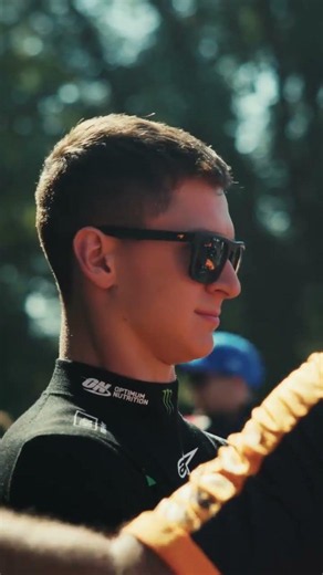 Leonardo Fornaroli con el McLaren MCL60 en Goodwood