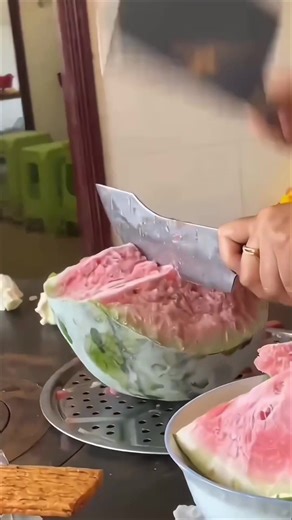 Explore Exquisite Lace Fabrics and Trims