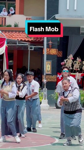 Flash Mob Seru di Sekolah SMAP Grika