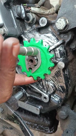 Master Tip! 🪐✔️ Premium Engine Work! 14T Pinion Unlock with Wrench 🔧 | Motorcycle Repair Trick 🏍️ ✨