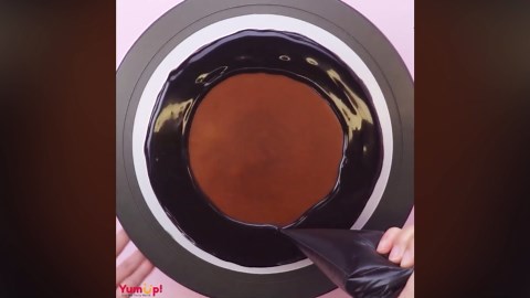 Chocolate & Strawberry Cakes | A Perfect Blend of Sweet & Rich | Mr. Cake 🍓🍫✨