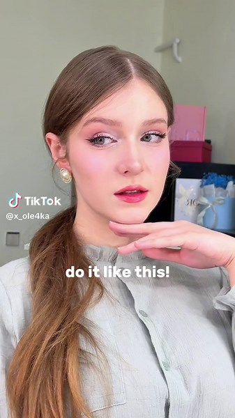 Simple Low Ponytail Tutorial for Girls with a Bigger Forehead