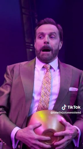Making your Day-O with brand new official first look footage! 😏 Aimee Atkinson and the cast of Beetlejuice bring an immortal moment from the silver screen to life on stage in the West End. 🖤🤍 #Beetlejuice #TheatreKid
