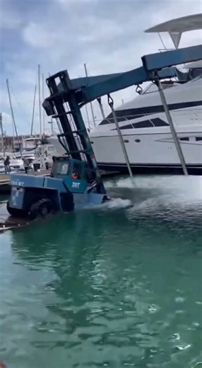 Forklift Tries to Launch a Boat — Gets Pulled Into the Water 😳🚤