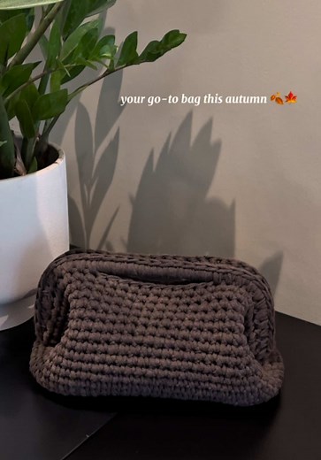 A brown clutch for fall? Yes, please🤎👜 Pattern available at bytama.no #crochet #crochettiktok #crochettutorial #fyp #clutch