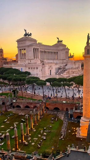 “Tu non potresti vedere nulla maggior di Roma” ❤️‍🔥 📍Terrazza Oro Bistrot 🍸 #roma #altaredellapatria #tramontiromani #rome #italy | Simone Giacchetti