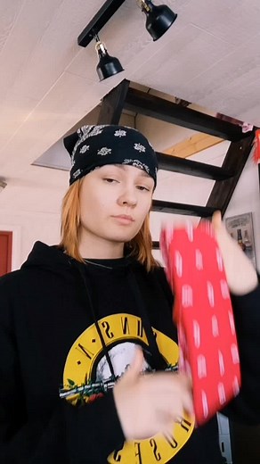 Bandana Styling Tips: How to Rock the Axl Rose Look