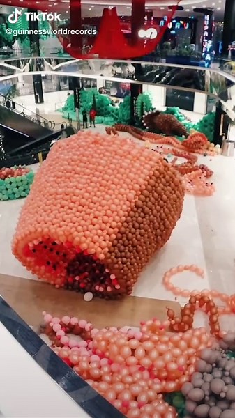 Largest #balloon sculpture of a dinosaur 🎈🦖 by Balloon Crew and friends 🇹🇷