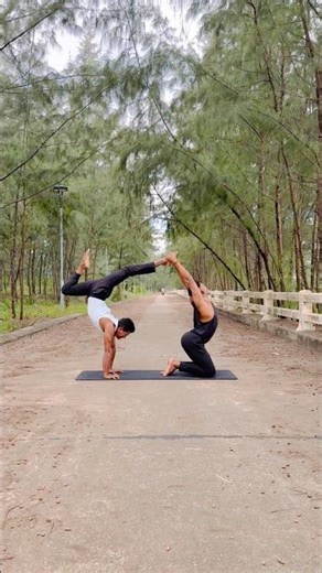 Acro yoga / partner yoga /#yoga #yogi #yogainspiration #acroyoga #yogalife #yogapractice #yogamusic