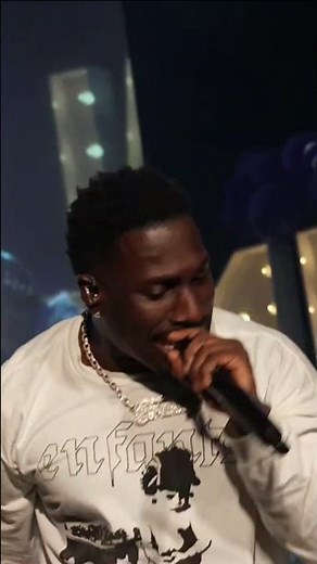 FRENNA performt MARADONA live tijdens 15 jaar Fernando 💜 | FunX