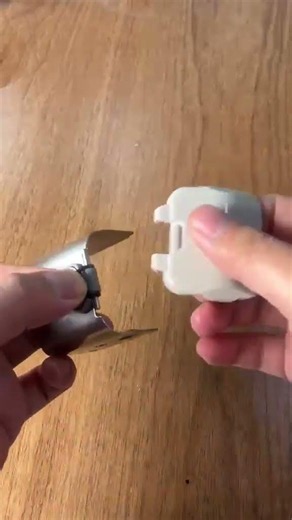 Installing the Plastic Washer on the Bobbin Door（smartstitch）