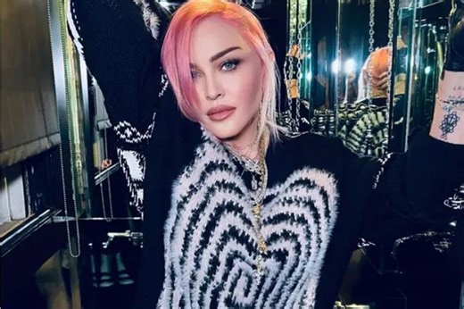 Madona se potpuno izobličila: Slikala se u čipkastom vešu sa svojom decom