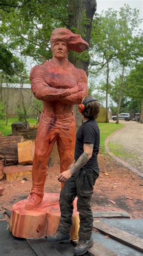 2025 has been one for the books! 🧡 From sculpting Toothless and nature benches, to flying to New York to be on Last Week Tonight with John Oliver, and creating a huge AI cabbage man for the show, but at the heart of it all - dogs and more dogs! 🐶 It’s a true honour to be trusted with carving such special memories in wood. I’m endlessly grateful. Heres to 2026 with some exciting and very different projects lined up, keep following along to see what I make next! Happy New Year Everyone 🙏 #newye