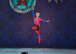One of THE NUTCRACKER's signature elements is the explosive "Russian Dance." With high-intensity steps set to Tchaikovsky's energetic music, performing this fan favorite gives you a cardio workout from start to finish! **SAVE $10 ON OPENING WEEKEND TICKETS in the Parterre, Mezzanine and Lower Balcony with the promo code TREAT10 ** http://bit.ly/NutcrackerTREAT10 #NutcrackerATX #DanceForLife | Ballet Austin