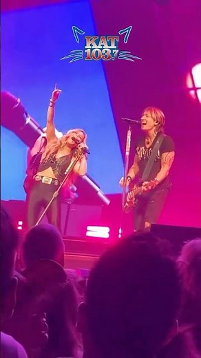 Keith Urban and Natalie Stovall Perform "The Fighter" in Omaha