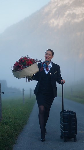 LXmas ist zurück ✨🎄Unsere SWISS AirDeer sind bereit, die Guetzli sind gebacken und dieses Jahr wird der Samichlaus nicht allein unterwegs sein. Er bekommt besondere Helferinnen an seine Seite. Hast du eine Idee, wer es sein könnte? ✈️#flyswiss #LXmas | Swiss International Air Lines