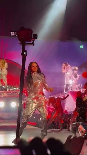 Blue Ivy Dancing with Mum Beyonce in Paris on the Renaissance World Tour 💃