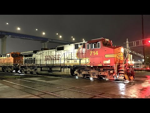 Vintage Santa Fe! BNSF 714 Warbonnet with RS3L Horn!