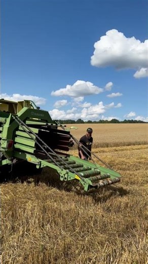 Efficient Straw Baling with Krone Big Pack #farming #harvesting #machinery