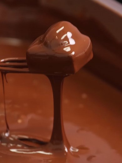 Enrobing Chocolate A wonderful technique-based class to help you perfect your hand dipped chocolates. Kirsten takes you through the step-by-step process of enrobing a filling by hand, providing helpful dos and don’ts along the way. #enrobing#chocolate#enrobingchocolate #enrobe #patisserie #dippedchocolate