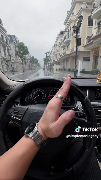 Khám Phá BMW F10: Vui Vẻ và Sang Trọng