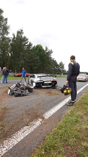 Szymon Banaś on Instagram: "słowo się rzekło, oto przed Państwem kaskaderskie popisy, w wydaniu solidne 4/10 analizę zdarzenia w oparciu o identyczny wypadek zrobię za jakiś czas, ponieważ jak się okazuje nie ja pierwszy i pewnie nie ostatni. Doskonale wiem co się stało, gdzie wjechałem i co spowodowało że poszedłem w bandy garść suchych informacji: - Audi R8 GT4 RWD - Tor Poznań - Zakręt T2 - prędkość w momencie utraty kontroli 186km/h wyjście z Babajagi wąsko, wyprzedzanie BMW, zostawienie mie