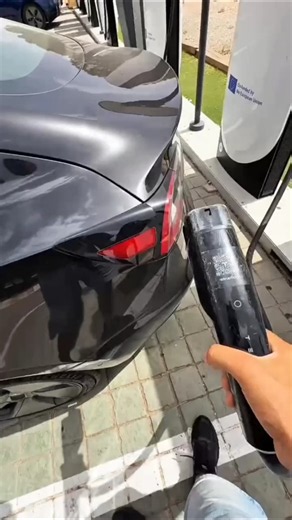 "¿Cómo abrir un auto si dejaste la llave adentro? 😱 #shorts"#trucosdeautos #llavesadentro #abrirauto