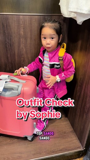Sophie's Non-Stop OOTD Adventure in a Foreign Land! 🌍👗