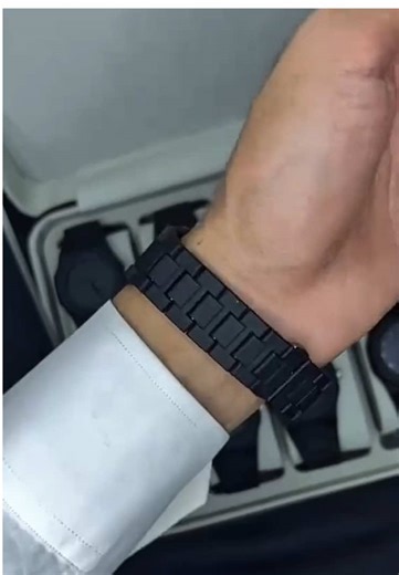 ‏All black, everything. The Carbon Edition. 🔥