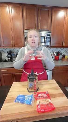 Melting Shredded Cheese vs Block Cheese #cooking #cheese #shorts