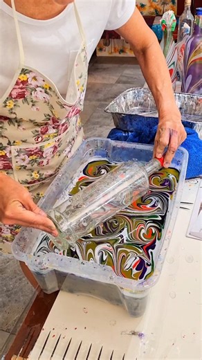 Water Marbling glass bottles is a fabulous way to recycle ♻️ them into cool decor objects or planters. Seal with a spray varnish. Learn how to Marble your own in my YouTube tutorials. Link in bio. . . . #glassartwork #glassart #glassartist #recycle #craftinginspiration #jacquardproducts #viewsofbrisbane #creativecommunity | Raynbow Crow Studios
