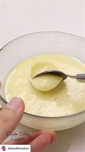 🍋 GANACHE AU CITRON de Dolce Dita 🍋 Voici la recette de ma fameuse ganache au citron (pour fourrer des gâteaux ou des macarons), la meilleure recette bien onctueuse, parfaitement équilibrée et sans arrière goût de chocolat blanc 😋. Hâte d'avoir vos retours, bonne lecture 🥰: https://www.dolcedita.fr/meilleure-ganache-citron-pour-gateau-ou-macarons/ | Dolce Dita