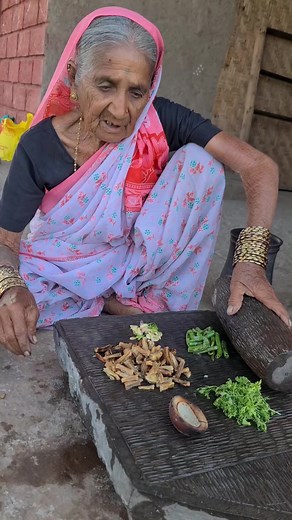 आरात भाजलेल्या बोंबिलची खमंग चटनी | bombil chutney Bombil Ki Chutney | Bombil Masala Recipe | Dry Bombay Duck curry | Bomil Chutney | Maharashtra Bombil ka Thecha | Dry Bombil ki Chutney | Maharastrian style Bombay Duck Recipe | Sukhe Bombil ka Salan | Chutney Recipe | Dry Fish Recipe | Seafood recipe | Sukhya Bomblachi Kurkurit Chutney | Smiley Food | बोम्बिल चा ठेचा | Fry Bombil recipe | bumle ka salan | Crispy bombil 🔔🔔 फेसबुक (facebook) वर फॉलो करण्यासाठी क्लिक करा https://www.facebook.com