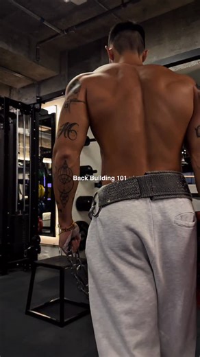 @lynuswoo on Instagram: "Took me years to figure out why my back never grew at the start. After a lot of trial and error, I finally learned how to build real thickness and width And these are my top go-to exercises for maximum growth. If I could only pick 3, these would be it so give them a shot!"