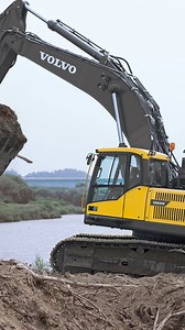 765 reactions · 14 shares | From heavy digging to precision work 隣️ the EC480D's advanced hydraulics and smooth controls make it the perfect partner for handling tough tasks – anywhere, anytime ✨ #VolvoCE #Excavator | Volvo Construction Equipment Asia | Facebook