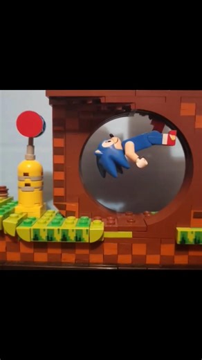 Sonic runs through a loop #lego #sonicthehedgehog #stopmotionanimation #makelegosonicmoreeggman