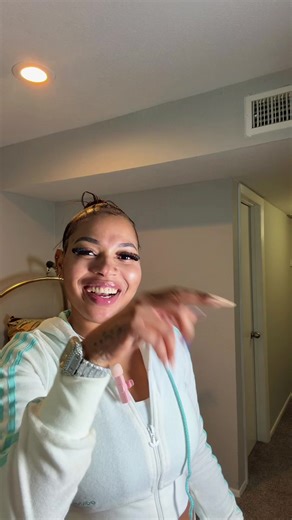 coco Chanel🐷 (@cocobody1)’s video of Coco Chanel Dance