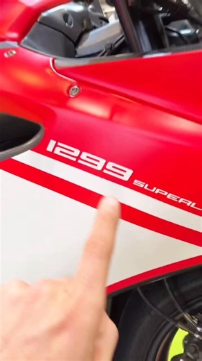 88K views · 2K reactions | Che leggenda la Ducati 1299 Superleggera! Per lei gli anni non passano mai . . . #ducati1299superleggera #ducatisuperleggera #eicma2025 #ebay @ebay_it | InSella | Facebook