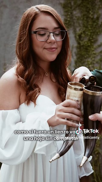 ¿Alguna vez te has preguntado porqué se viste el color blanco en las ceremonias? Esto tiene un significado y yo te explico cuál es👀🍃 Ceremonias holisticas en Monterrey📍#ceremoniasholisticas #amor #bodas #parejas
