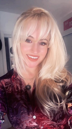 I’m excited to share something special for the holidays, a new version of the French Christmas song ‘Patapan’ with @allanpctenor @leozmusic @davidefriello_handpan. This one let me tap back into my operatic roots, and it feels magical. Can’t wait for you to hear it! pre-save it! Pre-Save it here > http://bit.ly/3JII0KC | Cassy London