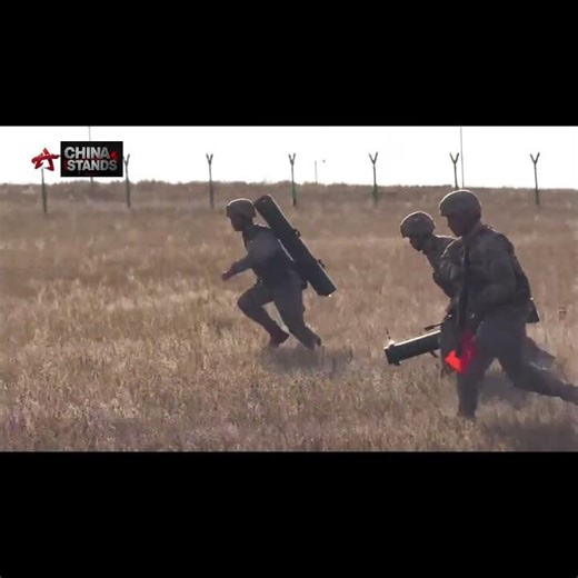 中国陆军第78集团军某旅在野外驻训场参加实兵对抗演练