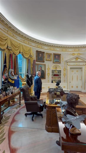 BREAKING 🚨 President Trump stuns America by PERSONALLY welcoming the USA Hockey Team to the Oval Office Great job Team USA for winning GOLD AMERICA IS BACK 🔥 #usa🇺🇸 #trump2020 #usahockey