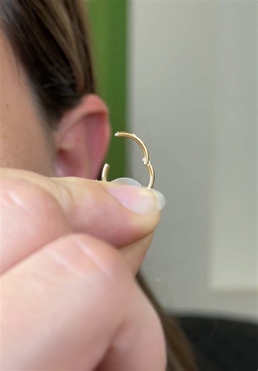 Las Argollas Clicker son lo mejor! Ideales para todas las perforaciones, como lóbulo, hélix, rook y tragus. Cómodas, fáciles de usar, y aptas para pieles sensibles ✨ Sistema de cierre / apertura con click. Disponibles en la tienda y en el estudio ✅ #piercinglovers #piercingargentina