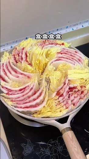 高麗菜肥牛千層鍋，做出來像部隊火鍋，湯好鮮！ #美食 #food #cooking #美食教學 #情侶日常 #情侶