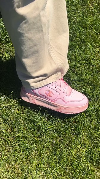 How to dye your sneakers from home 🎨 tips from @Shoes By Stella 💫 #customsneakers #sneakerhead #artistsoftiktok #sneakerdye